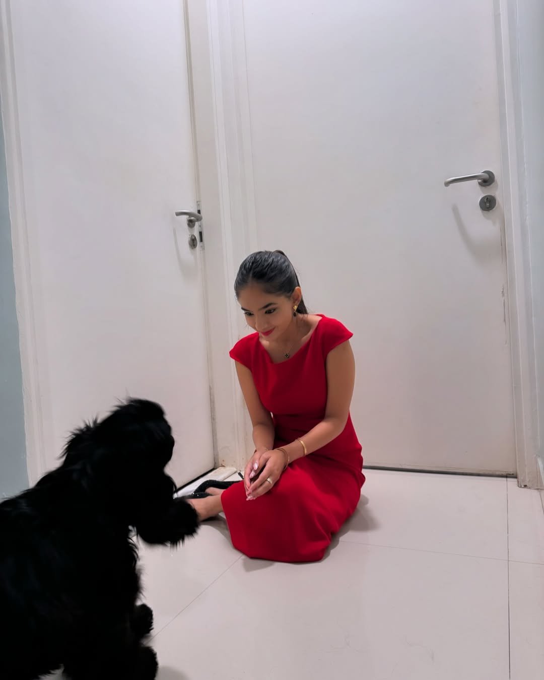 Anushka Sen Chic Red Bodycon Dress Indoor Photoshoot (5)