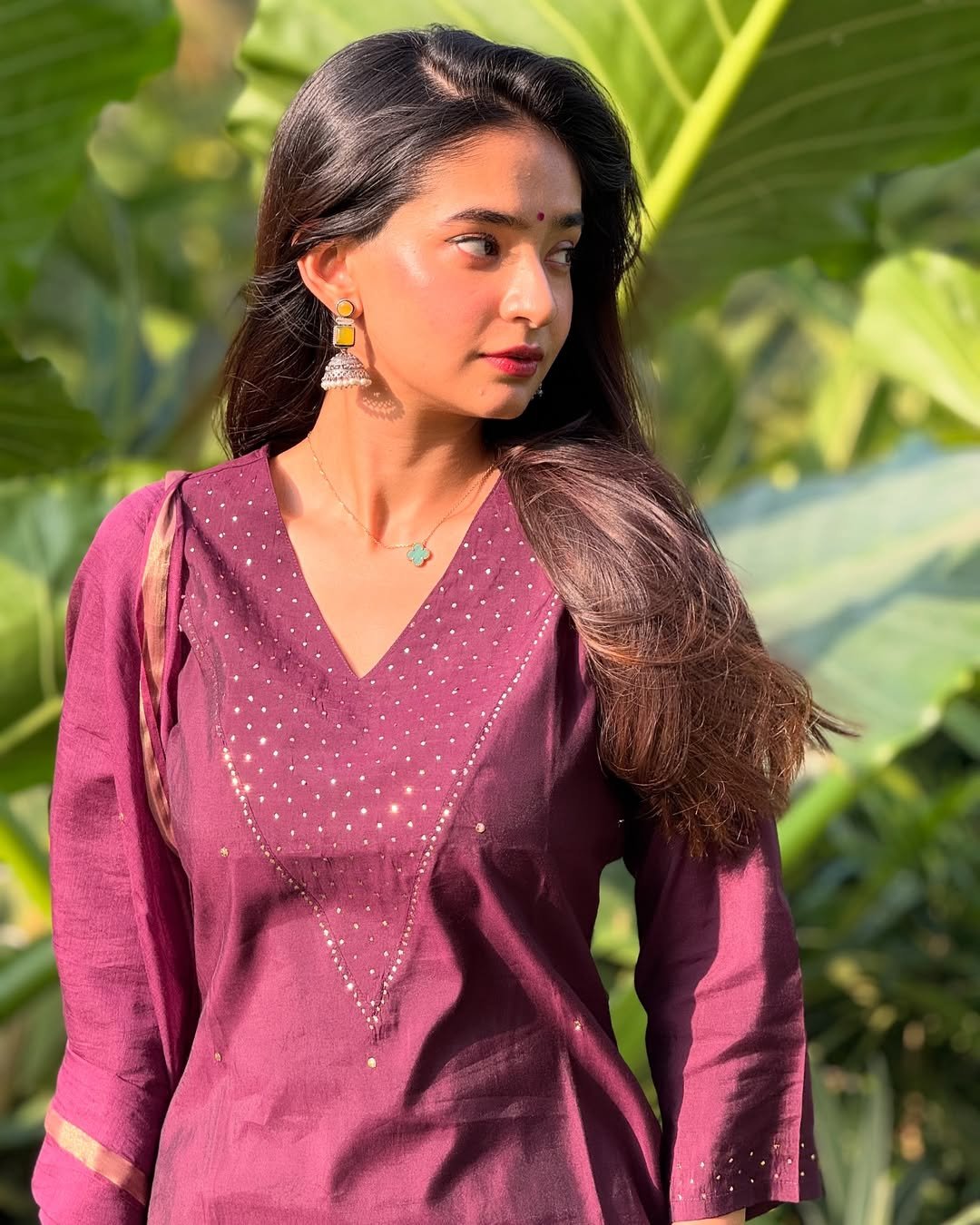 Anushka Sen Classy Maroon Kurti Outdoor Ethnic Shoot (18)