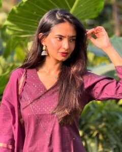 Anushka Sen Classy Maroon Kurti Outdoor Ethnic Shoot (6)