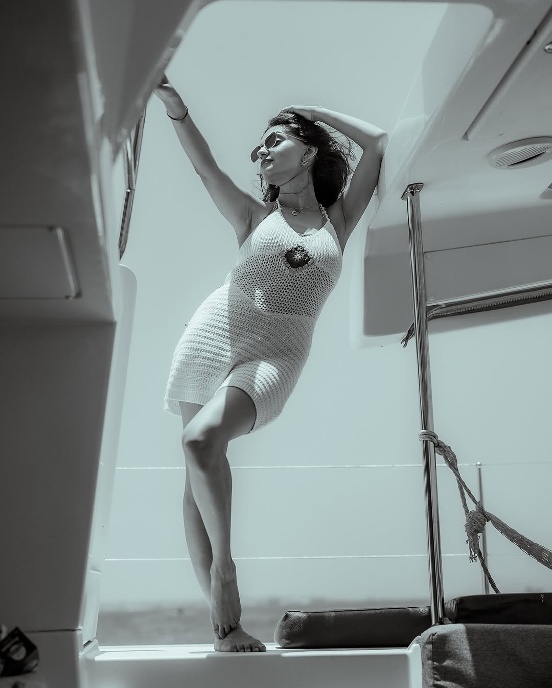 Anushka Sen Crochet Dress Over Swimwear – Chic Yacht Look (12)