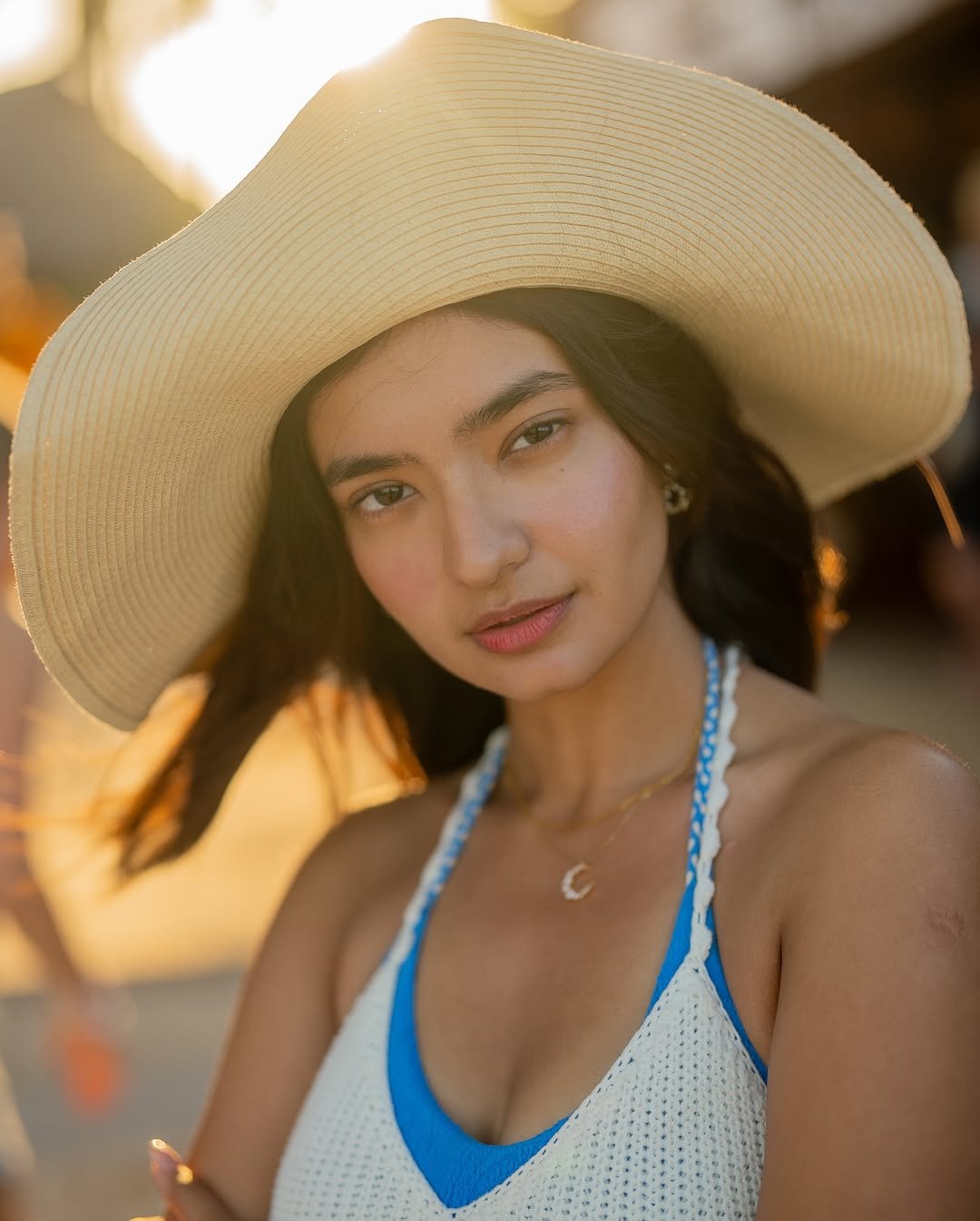 Anushka Sen Crochet Dress Over Swimwear – Chic Yacht Look (15)