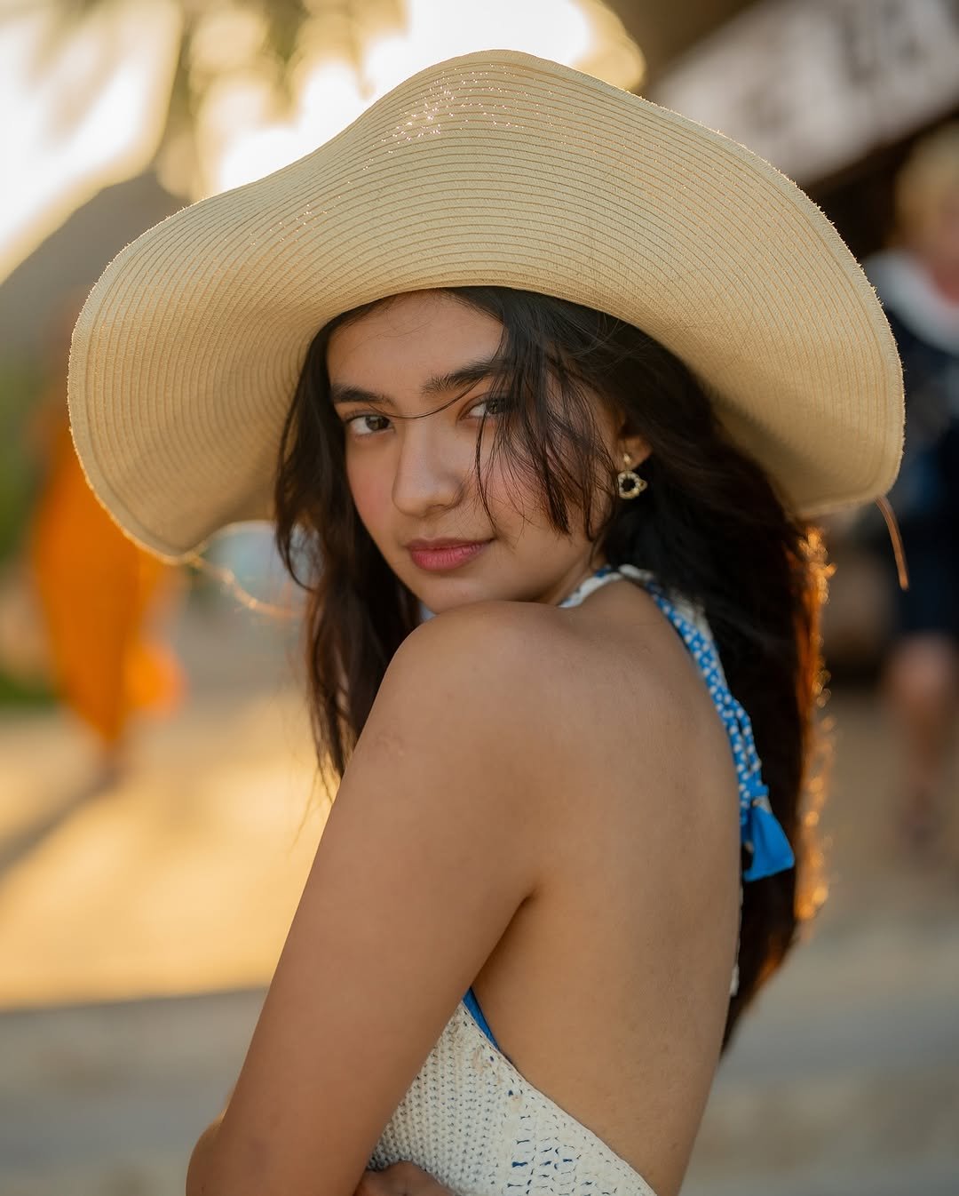 Anushka Sen Crochet Dress Over Swimwear – Chic Yacht Look (24)