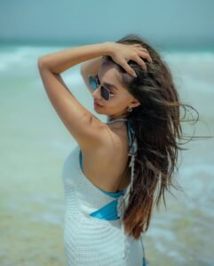 Anushka Sen Crochet Dress Over Swimwear – Chic Yacht Look (4)