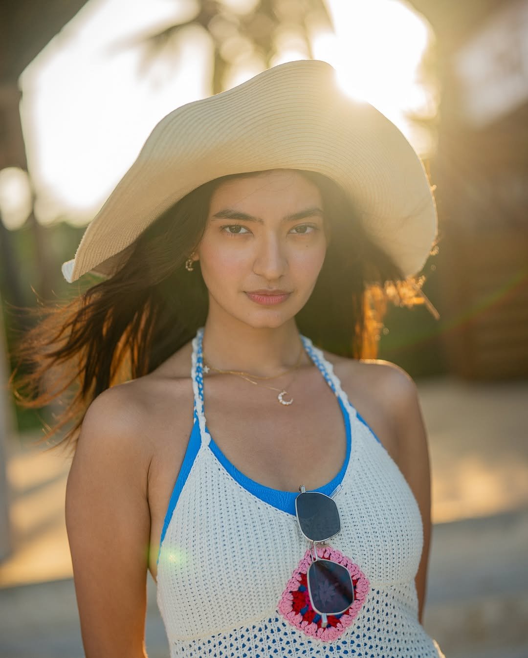 Anushka Sen Crochet Dress Over Swimwear – Chic Yacht Look (8)