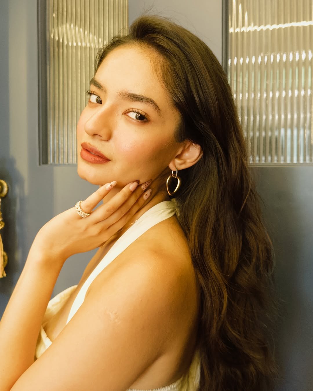 Anushka Sen Dreamy White Halter Dress Indoor Portraits (16)