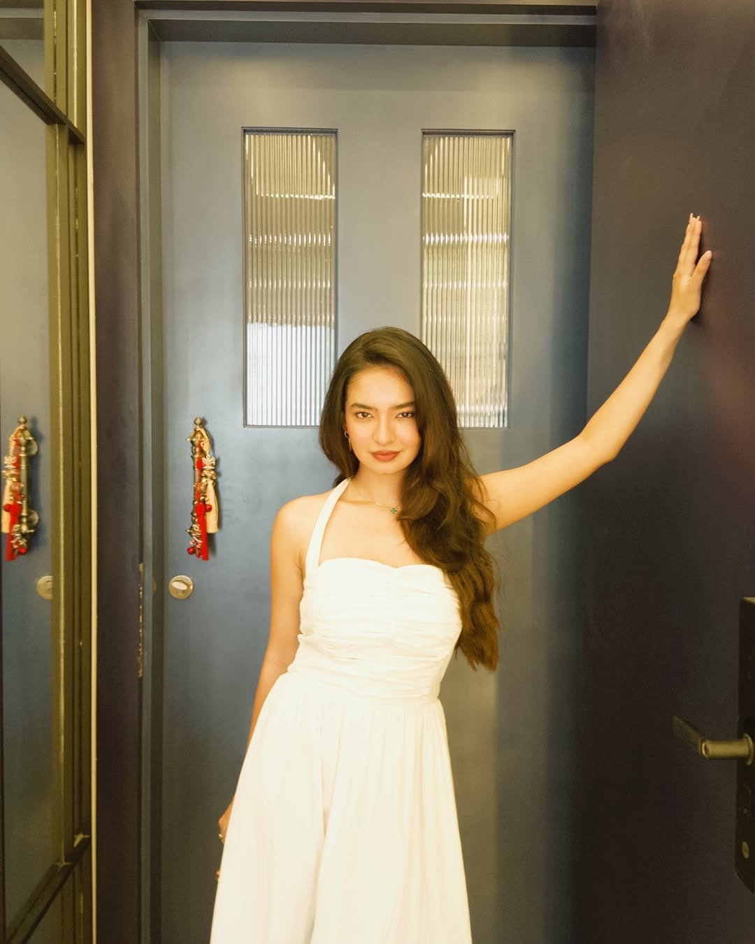 Anushka Sen Dreamy White Halter Dress Indoor Portraits (17)