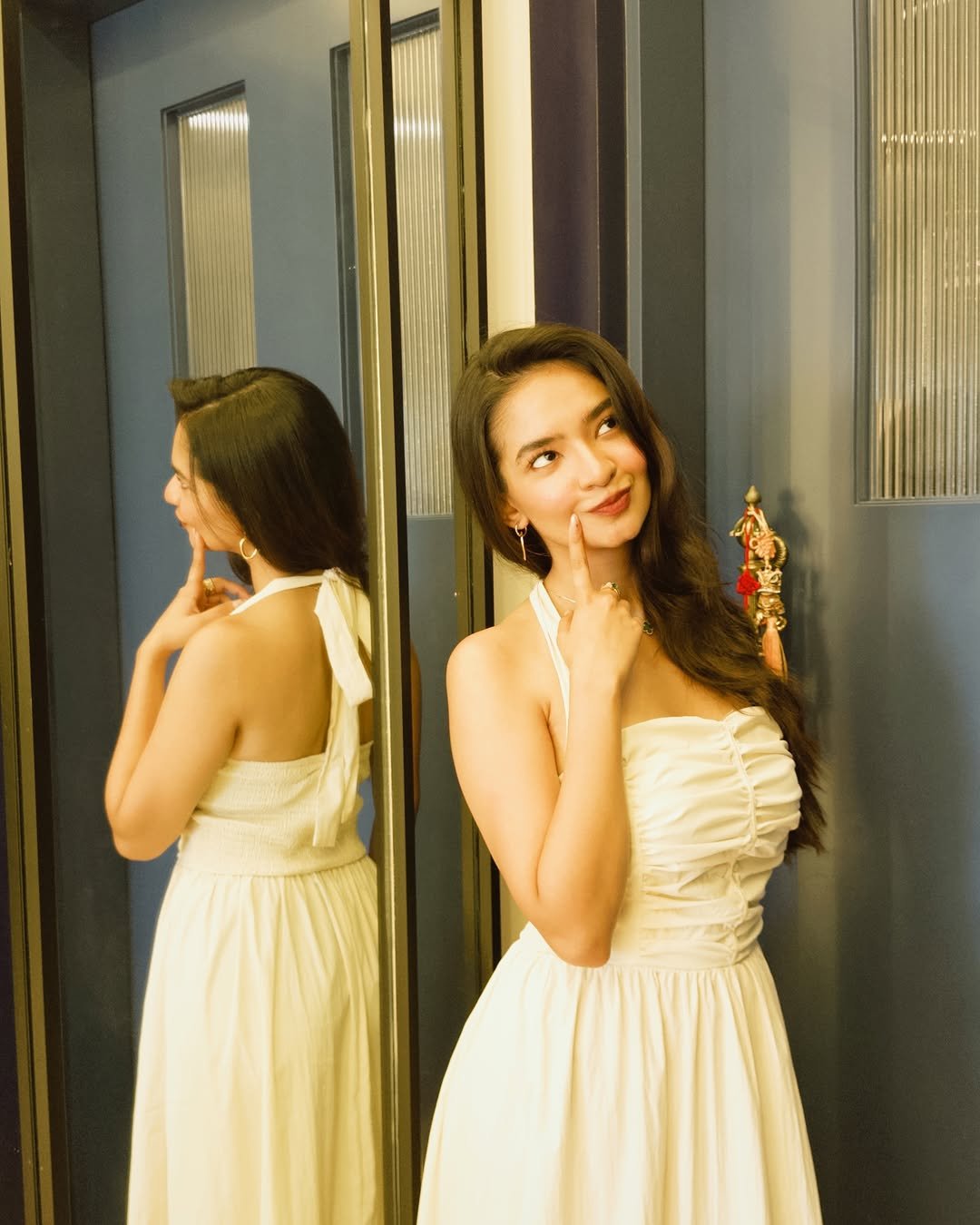 Anushka Sen Dreamy White Halter Dress Indoor Portraits (19)