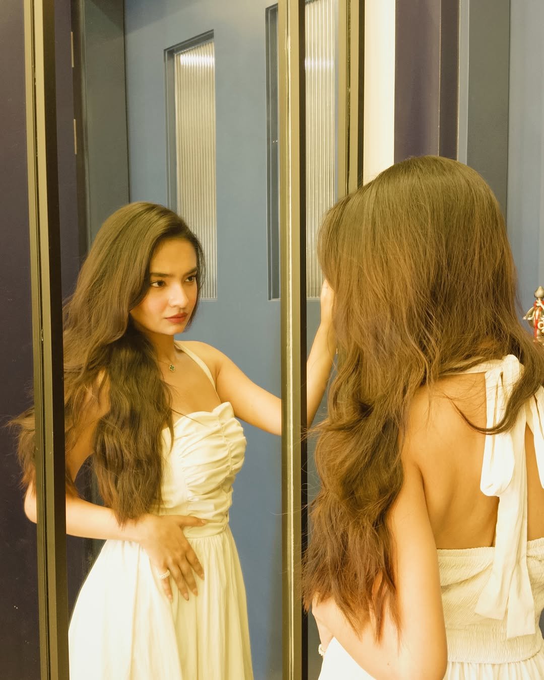 Anushka Sen Dreamy White Halter Dress Indoor Portraits (6)