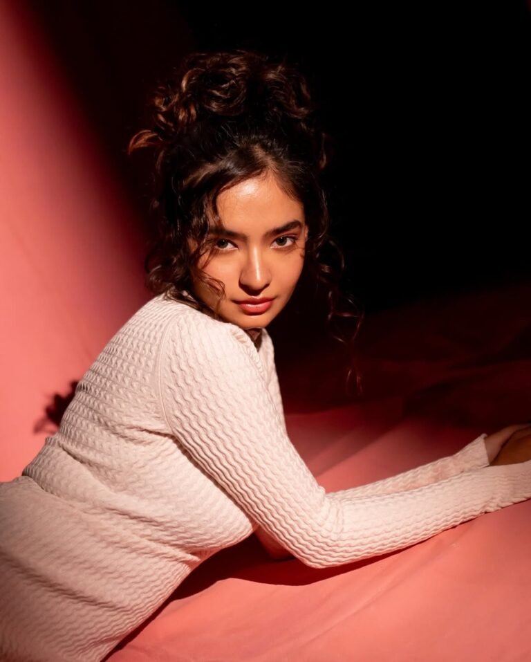 Anushka Sen Effortless Chic in Textured Knit Dress on Pink (1)