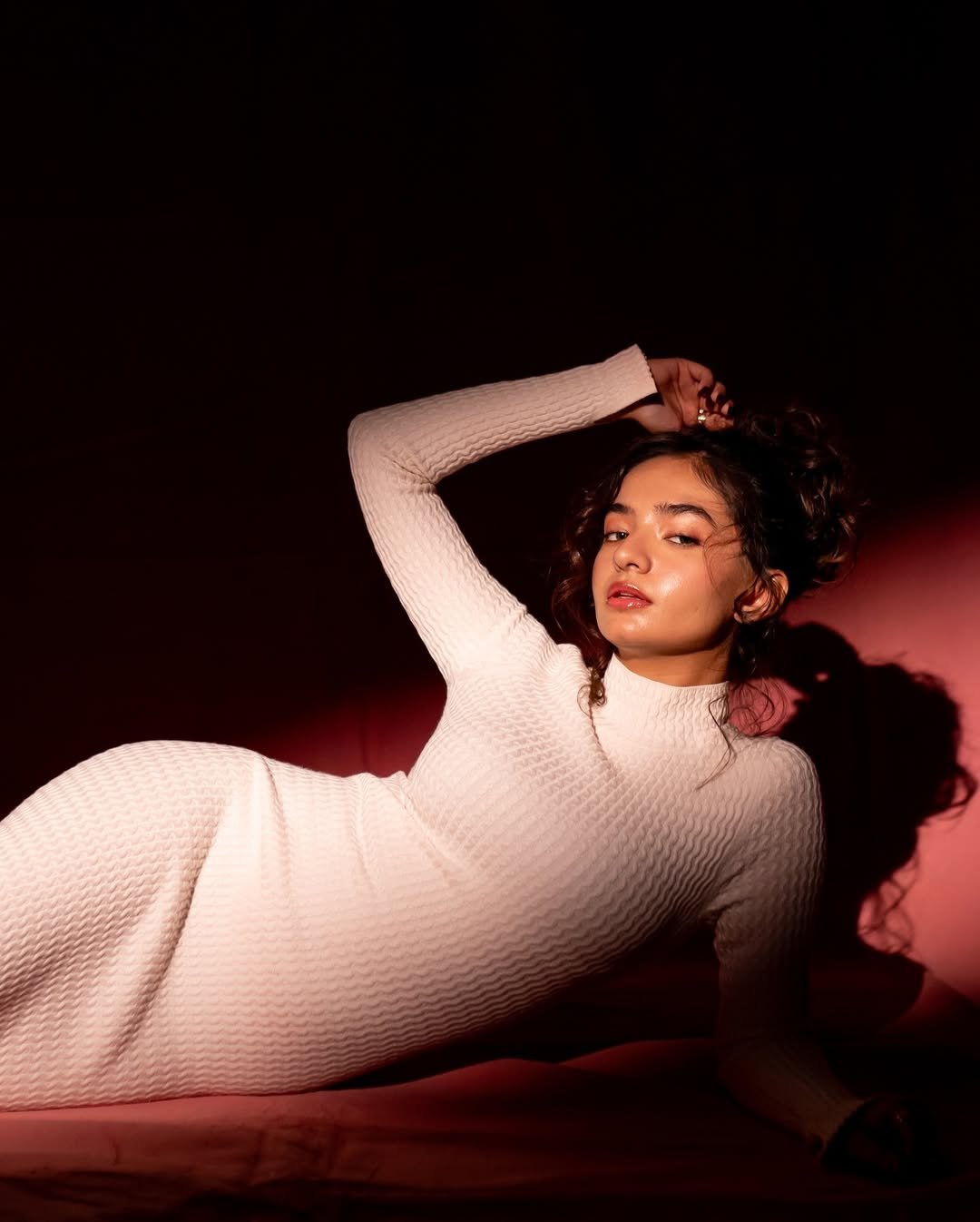 Anushka Sen Effortless Chic in Textured Knit Dress on Pink (12)