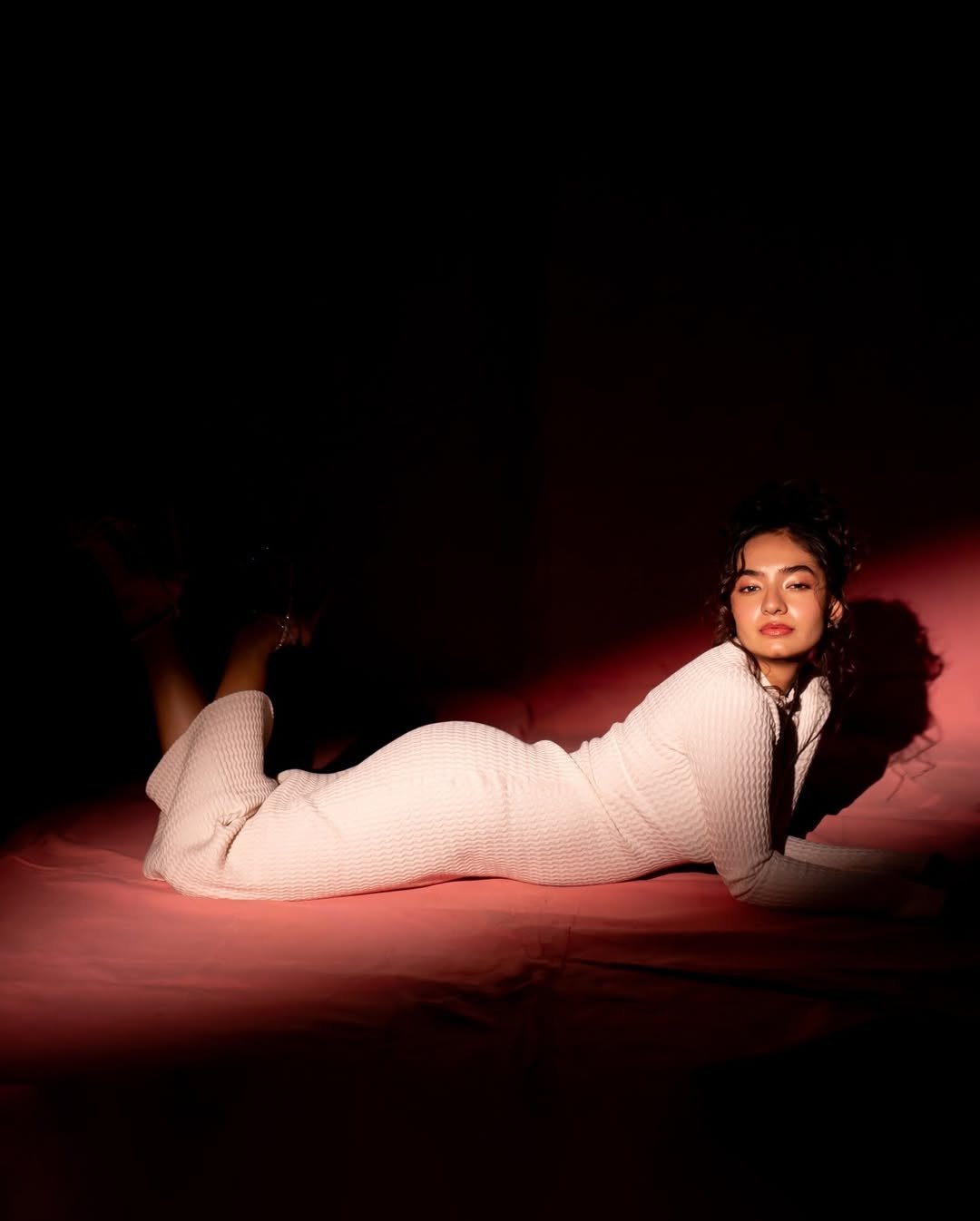 Anushka Sen Effortless Chic in Textured Knit Dress on Pink (15)