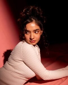 Anushka Sen Effortless Chic in Textured Knit Dress on Pink (4)