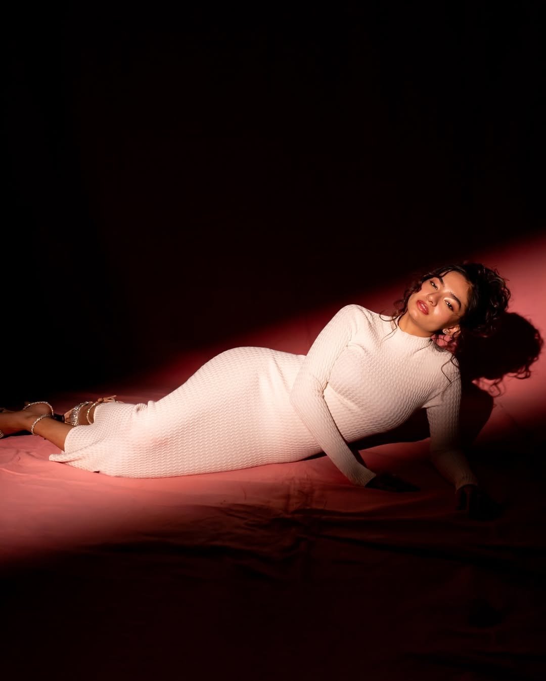 Anushka Sen Effortless Chic in Textured Knit Dress on Pink (5)