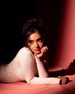 Anushka Sen Effortless Chic in Textured Knit Dress on Pink (9)