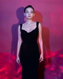 Anushka Sen Elegant Black Gown Studio Glam Shoot (17)