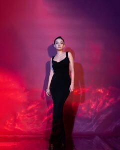 Anushka Sen Elegant Black Gown Studio Glam Shoot (18)