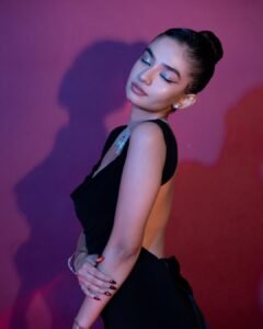 Anushka Sen Elegant Black Gown Studio Glam Shoot (2)