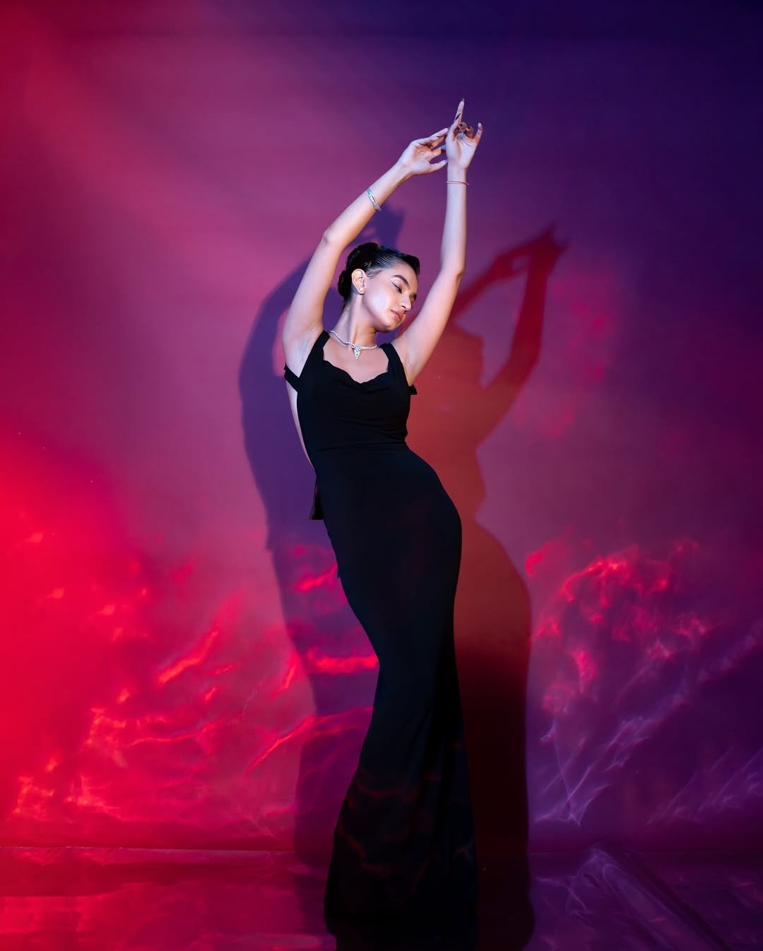 Anushka Sen Elegant Black Gown Studio Glam Shoot (26)