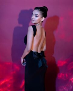 Anushka Sen Elegant Black Gown Studio Glam Shoot (4)