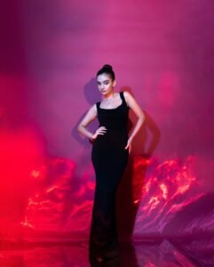Anushka Sen Elegant Black Gown Studio Glam Shoot (43)
