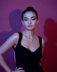 Anushka Sen Elegant Black Gown Studio Glam Shoot (6)