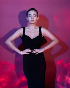 Anushka Sen Elegant Black Gown Studio Glam Shoot (7)