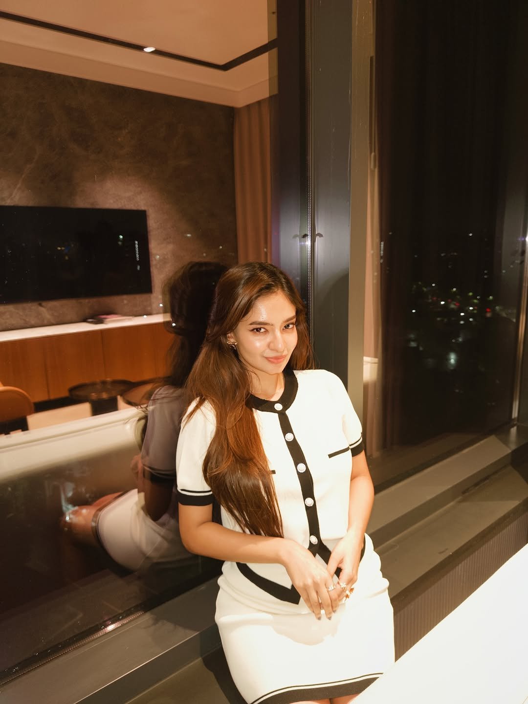 Anushka Sen Elegant Monochrome Co-Ord Set – Retro Chic (12)