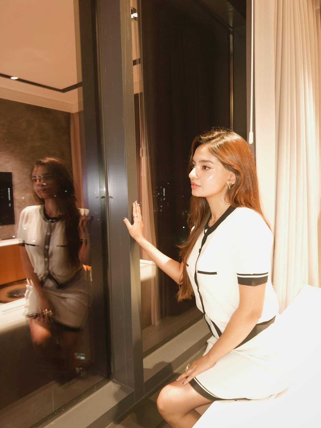 Anushka Sen Elegant Monochrome Co-Ord Set – Retro Chic (17)