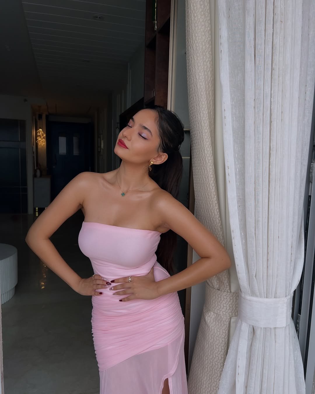 Anushka Sen Elegant Strapless Pink Gown Indoor Chic Shoot (14)