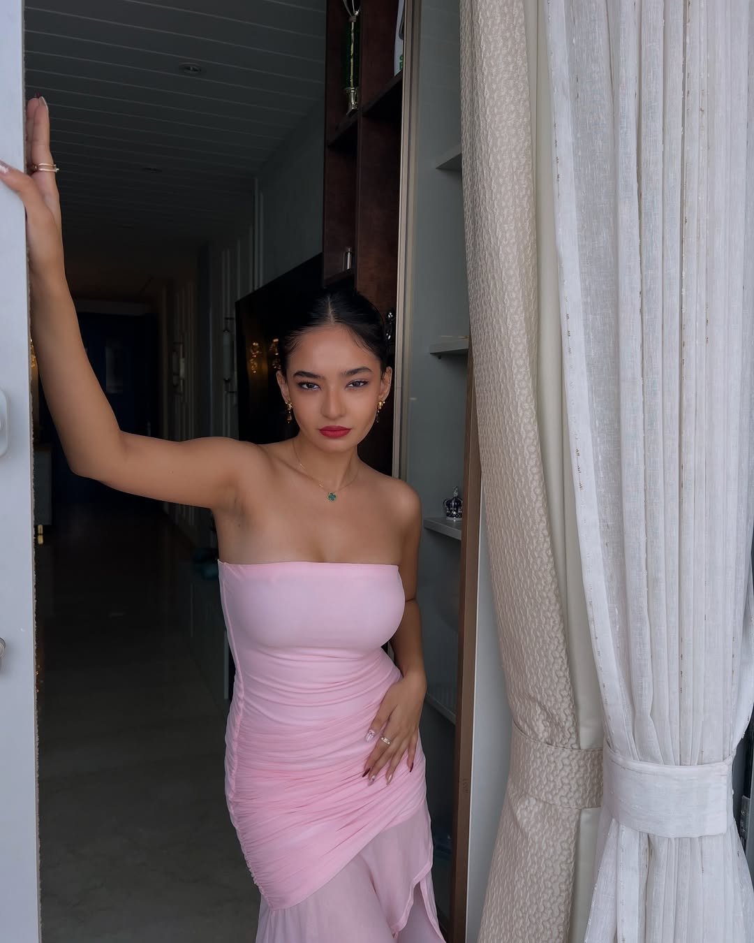 Anushka Sen Elegant Strapless Pink Gown Indoor Chic Shoot (15)