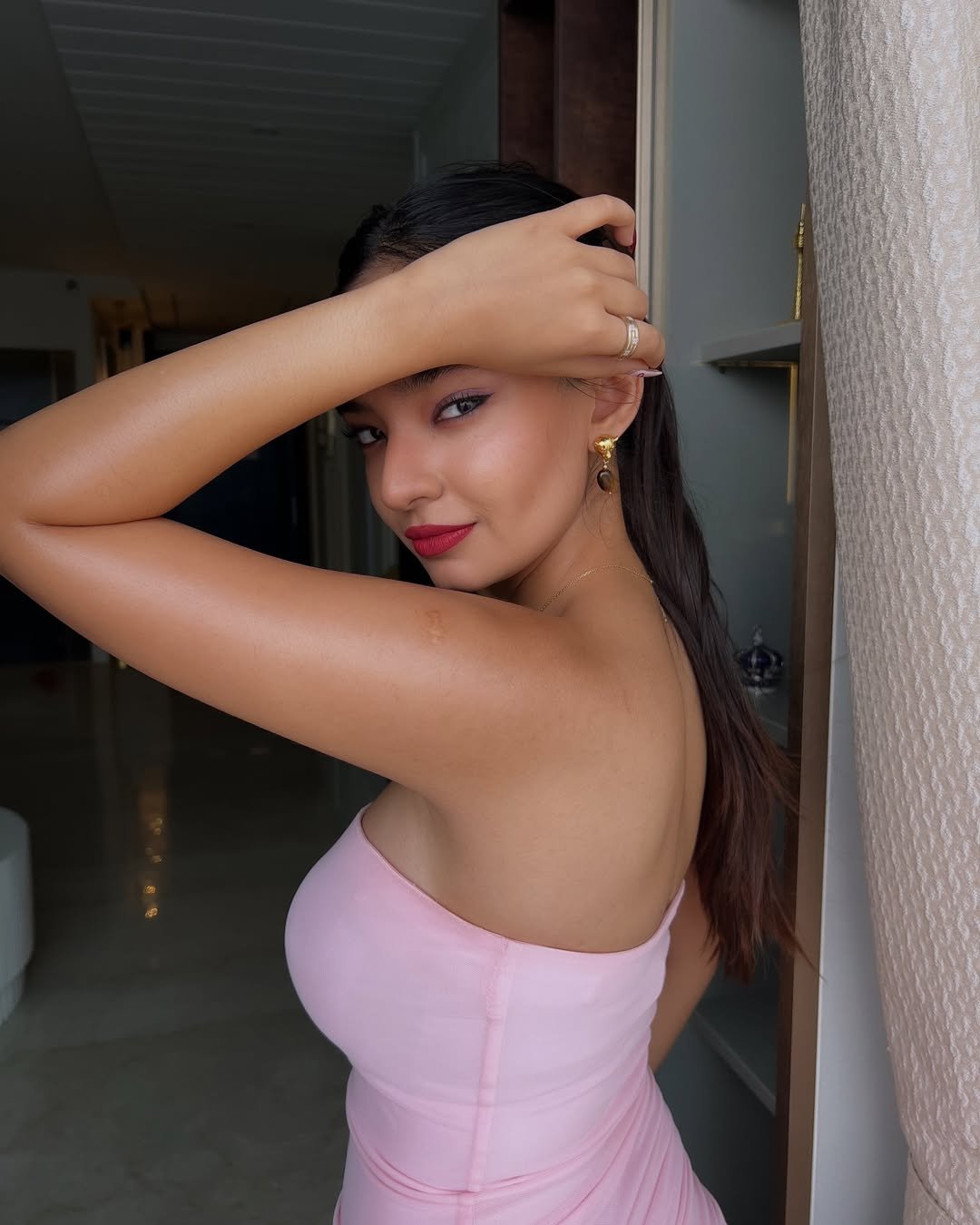Anushka Sen Elegant Strapless Pink Gown Indoor Chic Shoot (18)