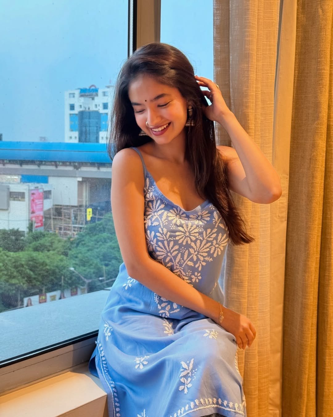 Anushka Sen Embroidered Pastel Blue Dress Window Photoshoot (14)