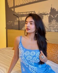 Anushka Sen Embroidered Pastel Blue Dress Window Photoshoot (15)
