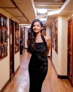 Anushka Sen Glam Black Sequin Dress Outdoor Shoot (10)