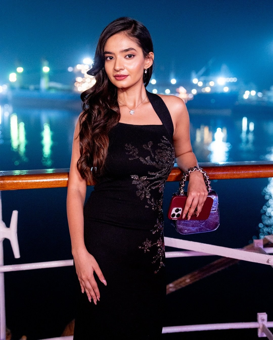 Anushka Sen Glam Black Sequin Dress Outdoor Shoot (12)