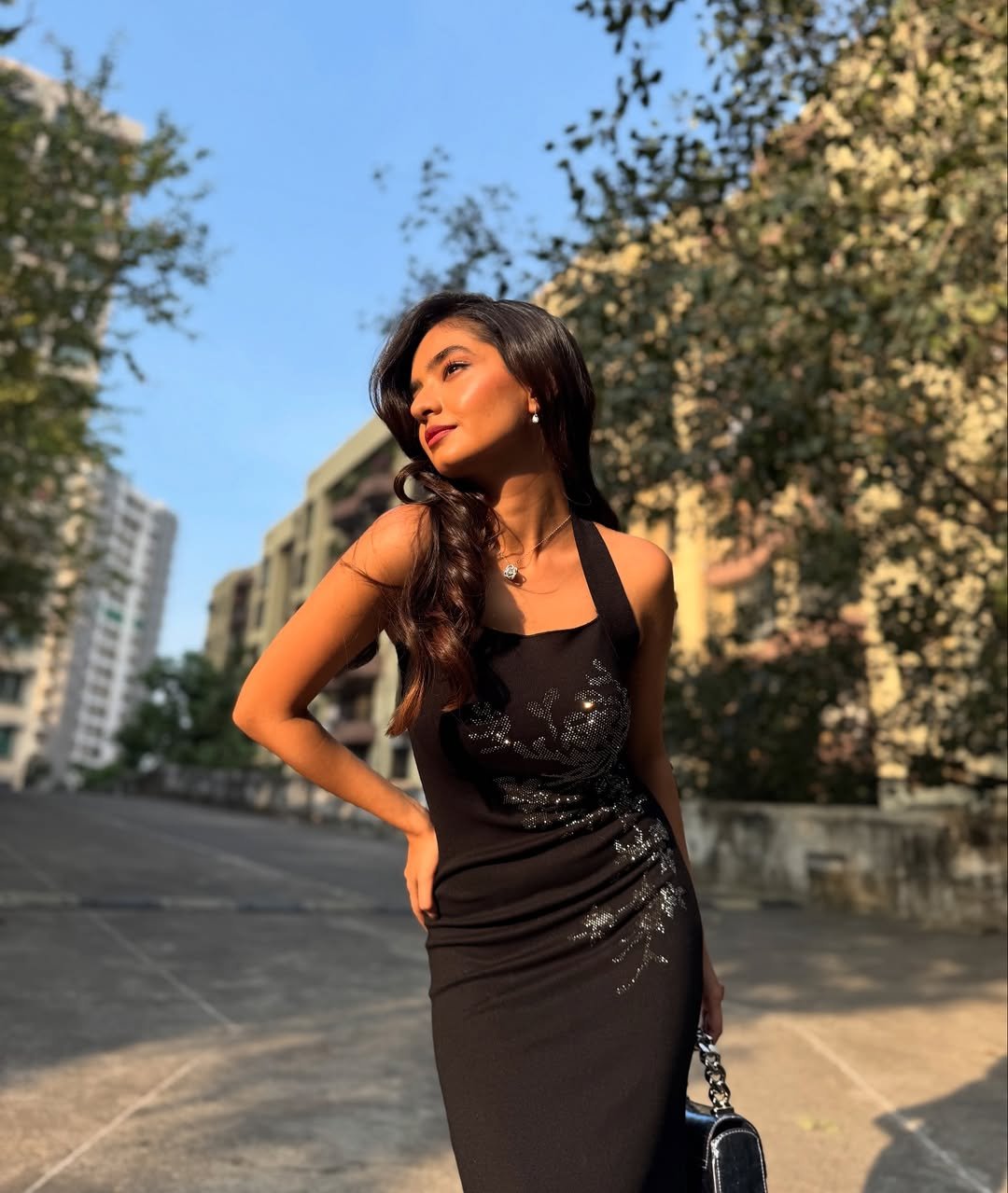 Anushka Sen Glam Black Sequin Dress Outdoor Shoot (14)