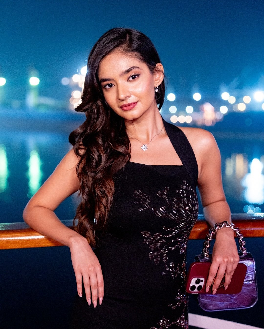 Anushka Sen Glam Black Sequin Dress Outdoor Shoot (15)