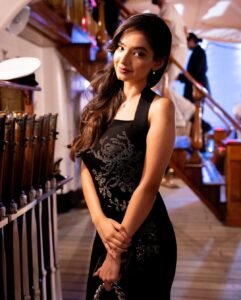 Anushka Sen Glam Black Sequin Dress Outdoor Shoot (2)
