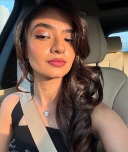 Anushka Sen Glam Black Sequin Dress Outdoor Shoot (20)