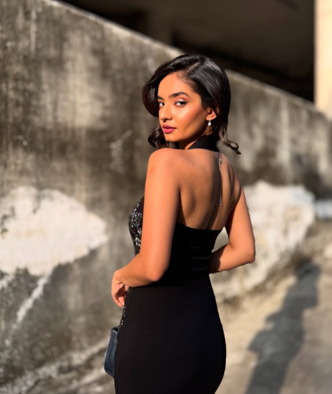 Anushka Sen Glam Black Sequin Dress Outdoor Shoot (22)