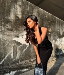 Anushka Sen Glam Black Sequin Dress Outdoor Shoot (23)