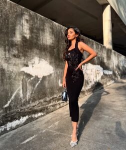 Anushka Sen Glam Black Sequin Dress Outdoor Shoot (3)