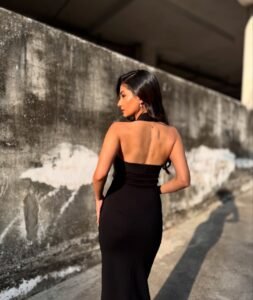 Anushka Sen Glam Black Sequin Dress Outdoor Shoot (32)