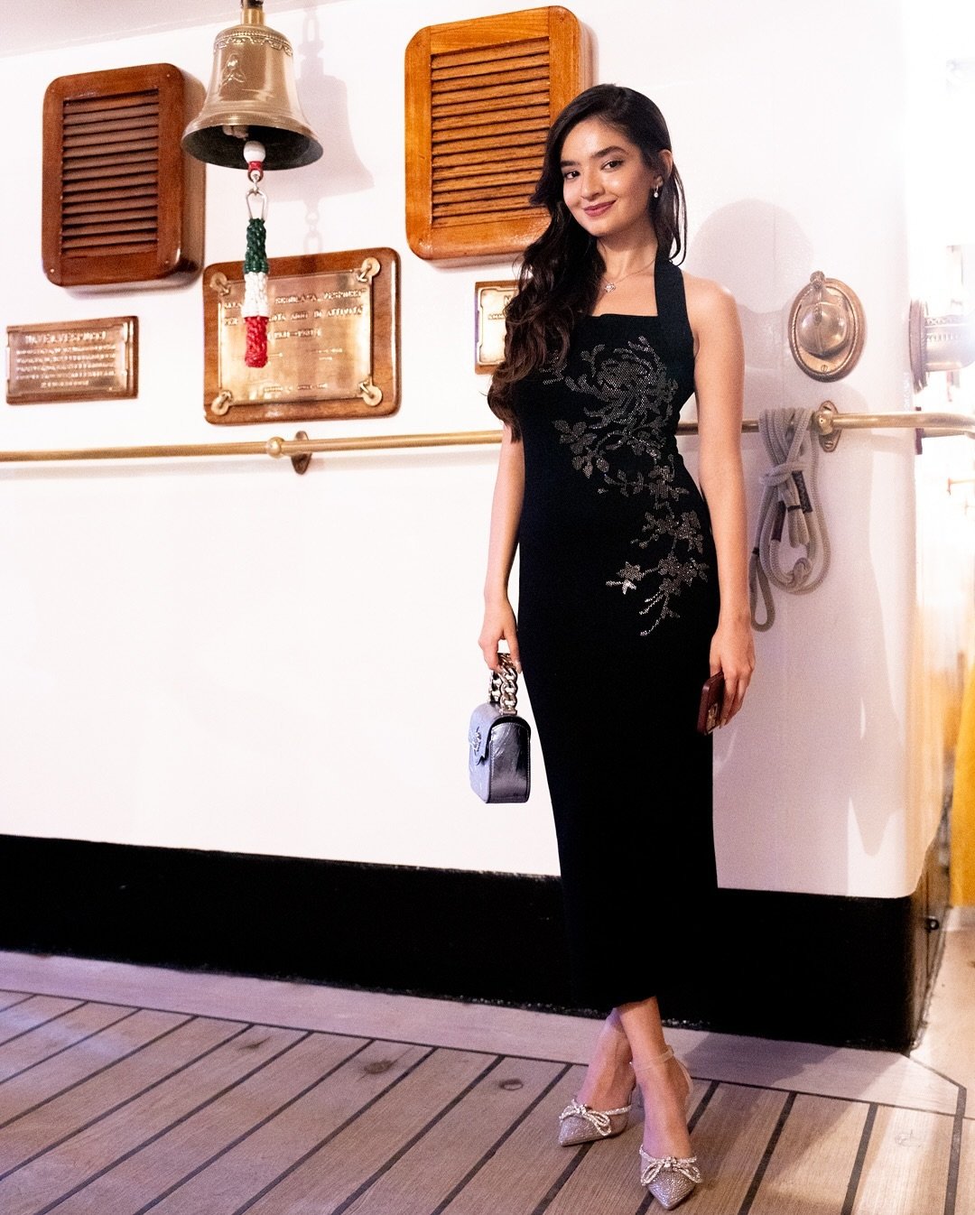 Anushka Sen Glam Black Sequin Dress Outdoor Shoot (33)