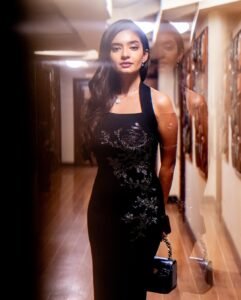 Anushka Sen Glam Black Sequin Dress Outdoor Shoot (36)