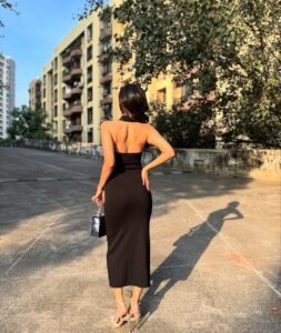 Anushka Sen Glam Black Sequin Dress Outdoor Shoot (6)