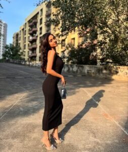 Anushka Sen Glam Black Sequin Dress Outdoor Shoot (7)