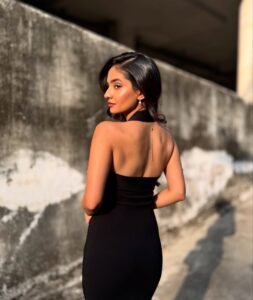 Anushka Sen Glam Black Sequin Dress Outdoor Shoot (8)