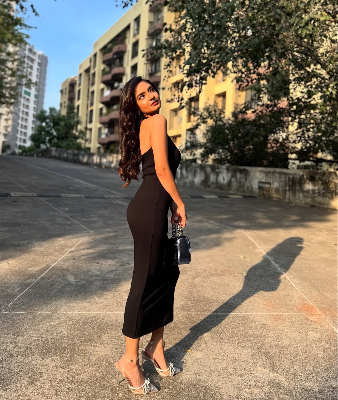 Anushka Sen Glam Black Sequin Dress Outdoor Shoot (9)