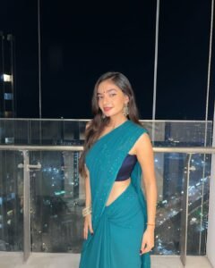 Anushka Sen Glam Teal Saree Night City Balcony Shoot (1)